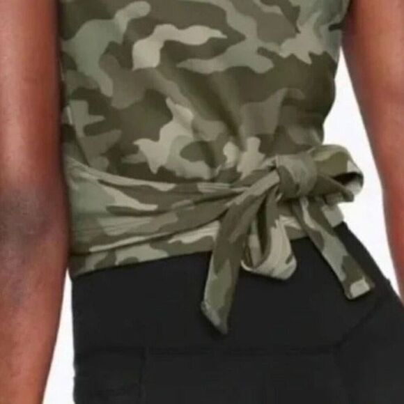 NWT PINK Victoria’s Secret Camouflage Wrap Short Sleeve V Neck Shirt size XS - Picture 2 of 5